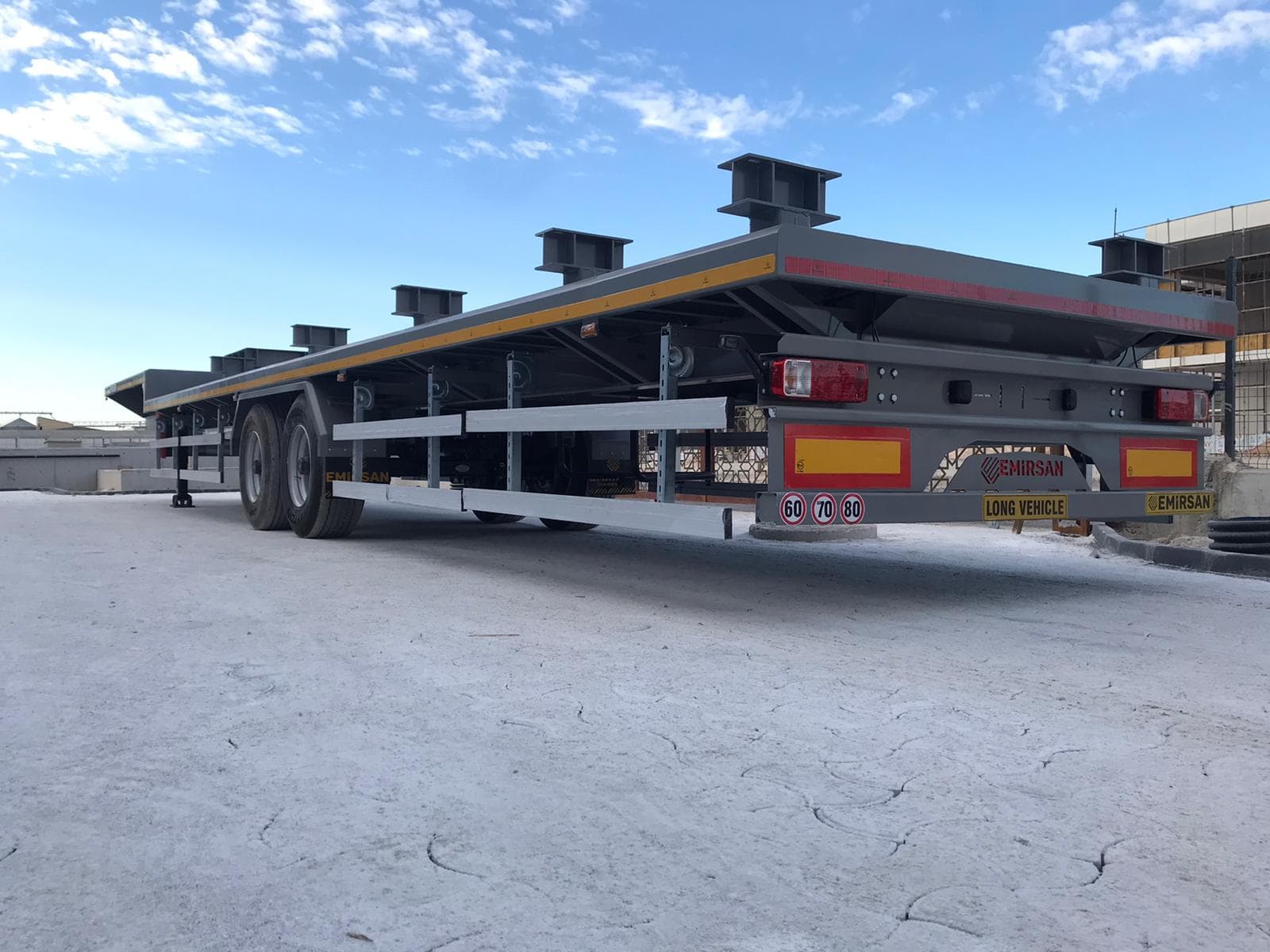 Платформенный полуприцеп Flatbed