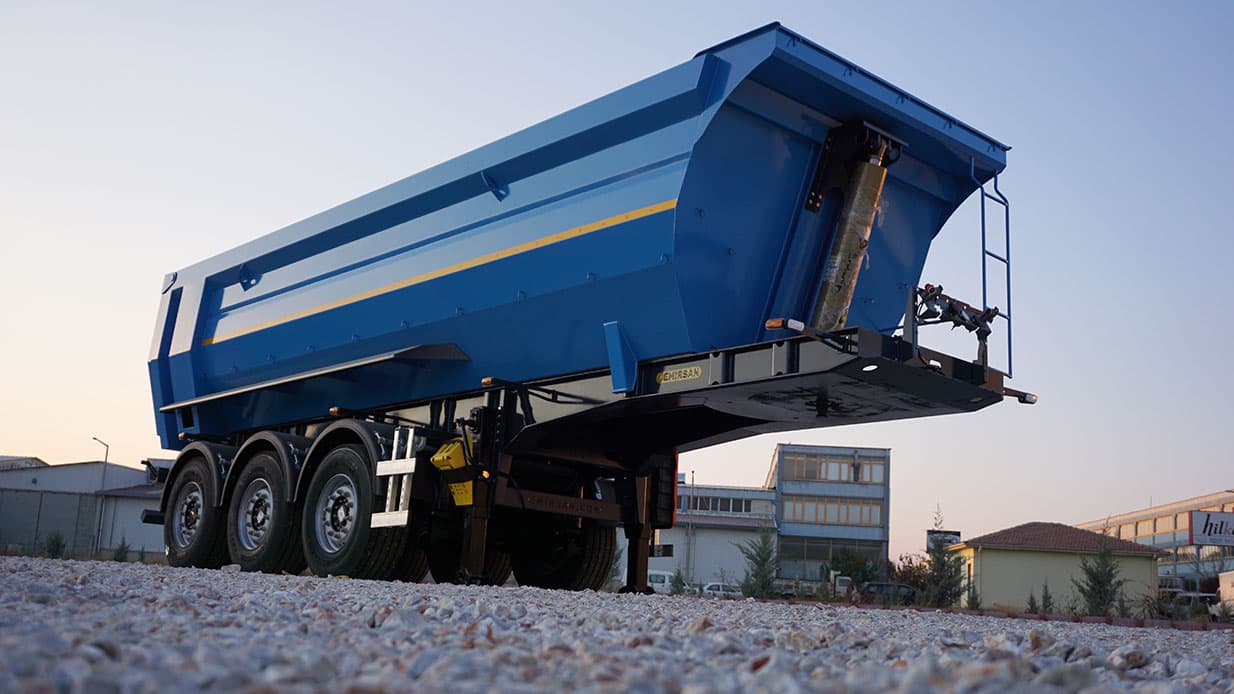 نصف أنبوب (نوع الحوض) مقطورة مع نظام التفريغ الهيدروليكي