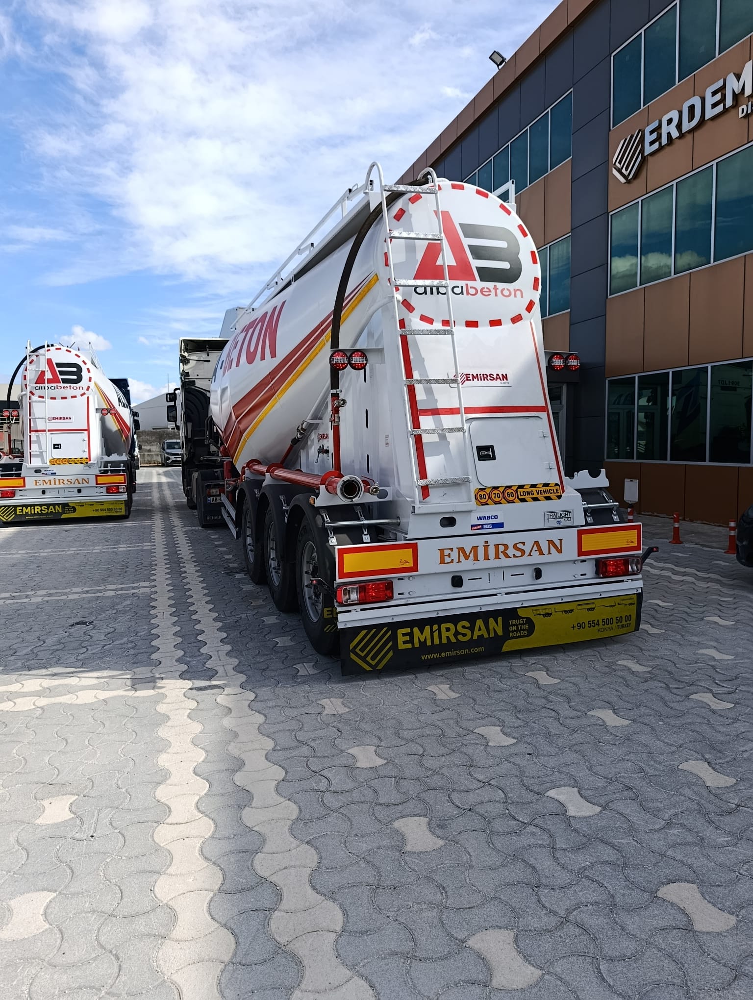 Elektrikli kompresörlü 32 m³ çimento tankeri yarı römork