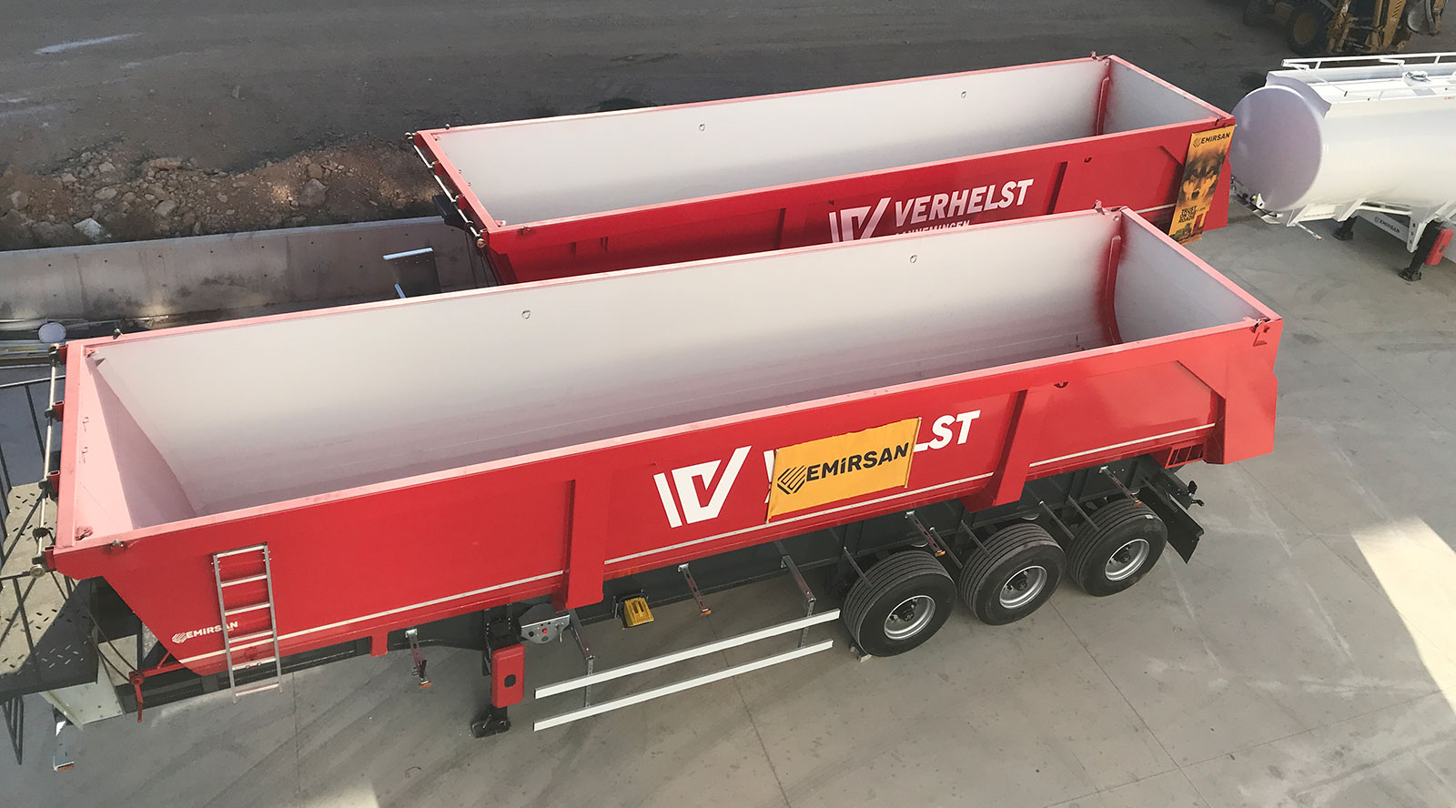 Geri dönüştürülmüş metal yüklü Emirsan hurda tipi damper treyleri